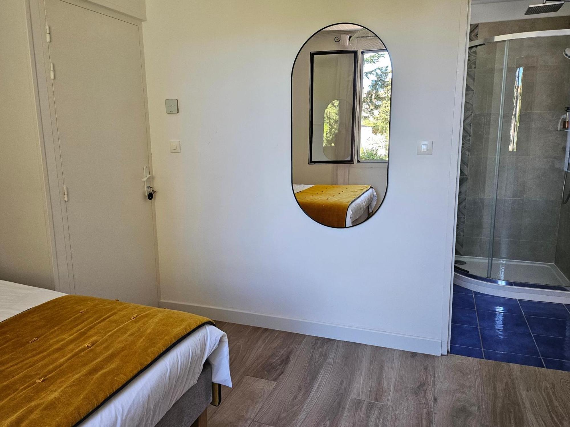 ルールマラン La Luberonne Bed & Breakfast エクステリア 写真