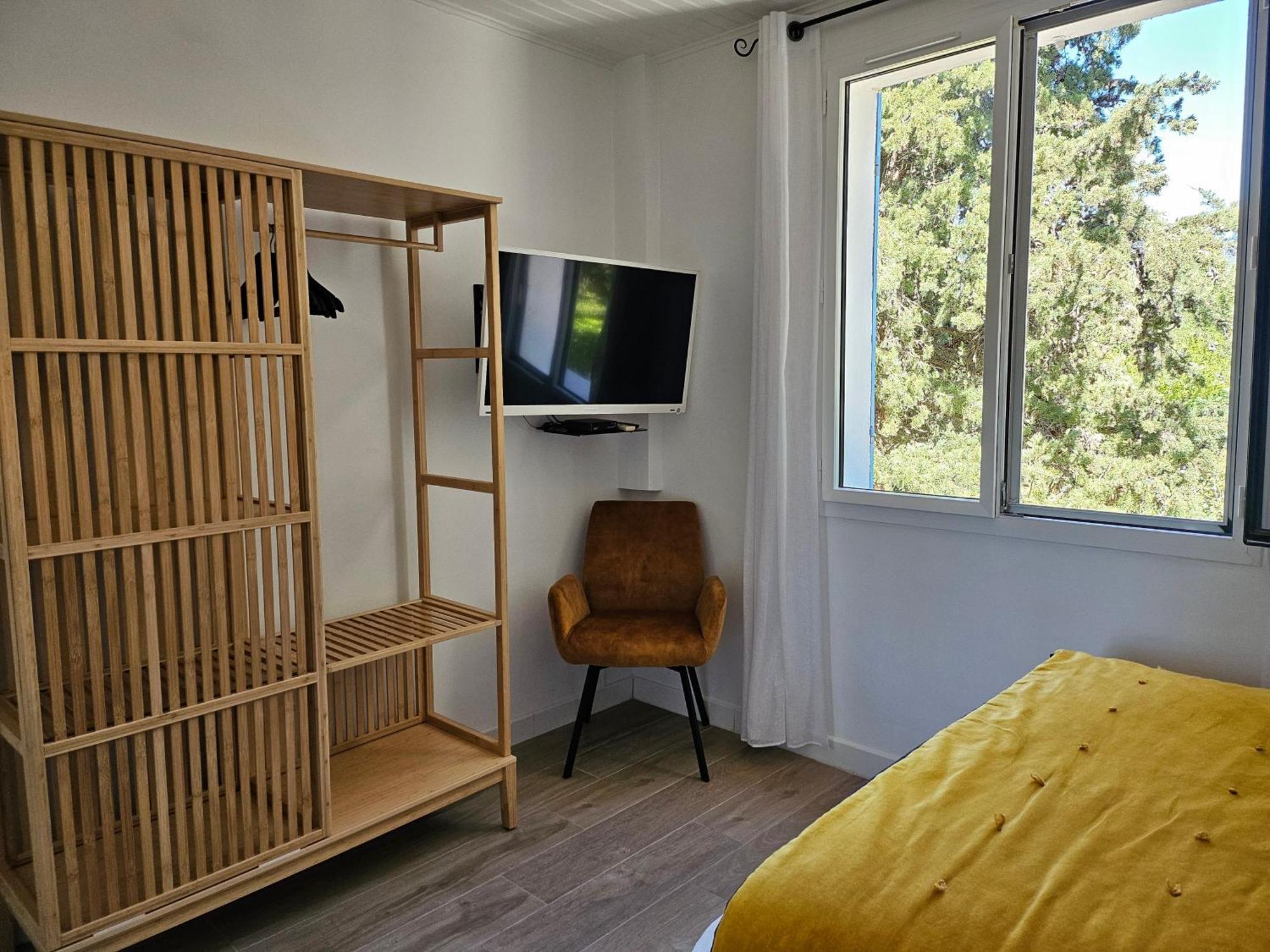 ルールマラン La Luberonne Bed & Breakfast エクステリア 写真
