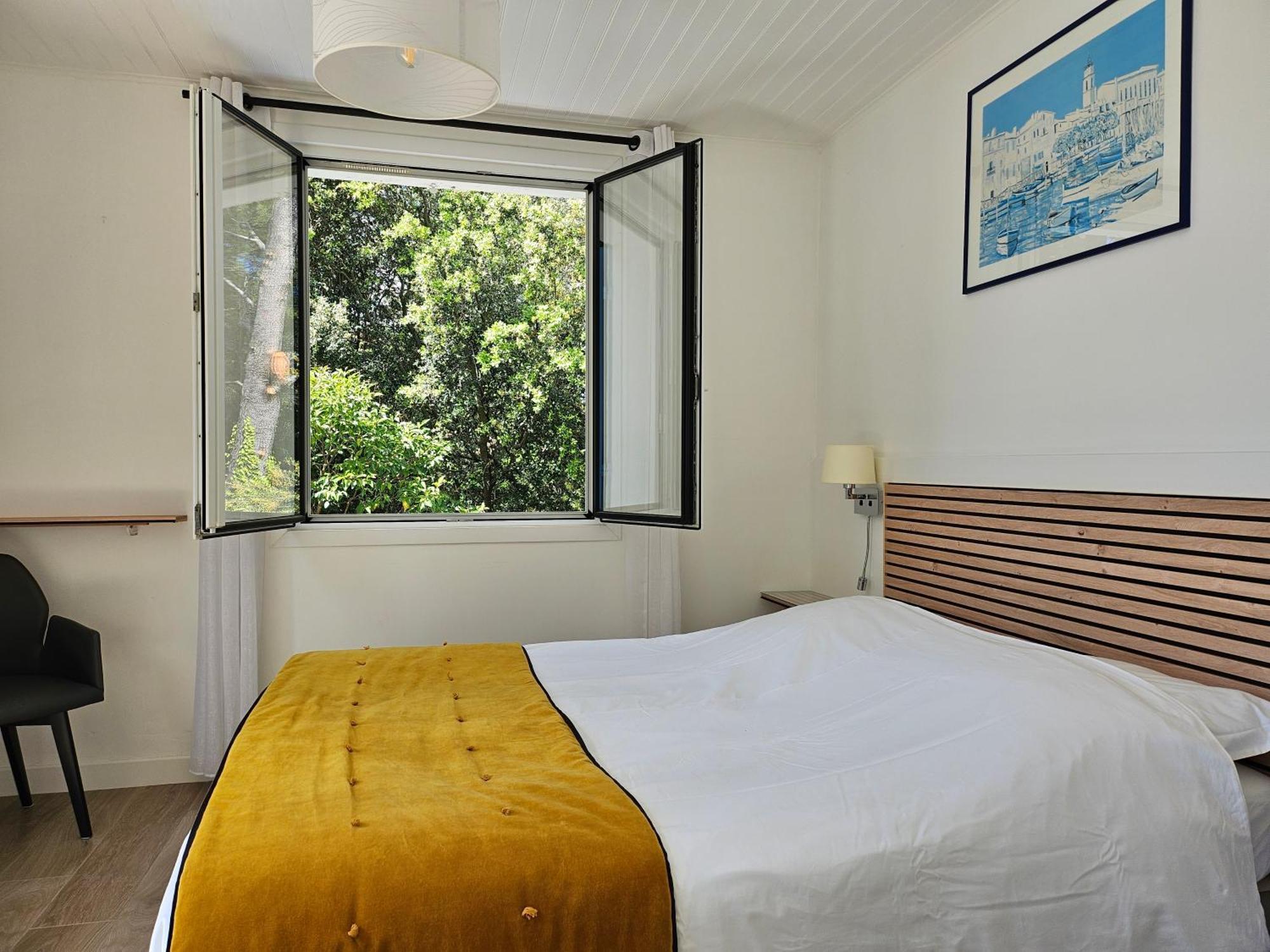 ルールマラン La Luberonne Bed & Breakfast エクステリア 写真