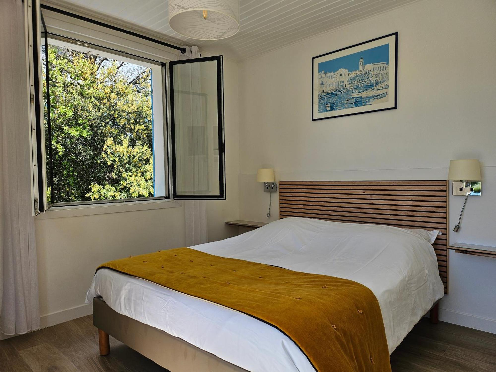 ルールマラン La Luberonne Bed & Breakfast エクステリア 写真